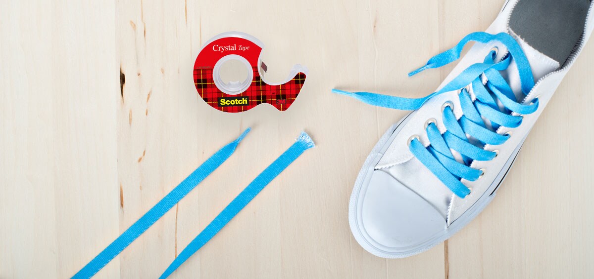 Reparera ett trasigt skosnöre med Scotch® Crystal Tejp